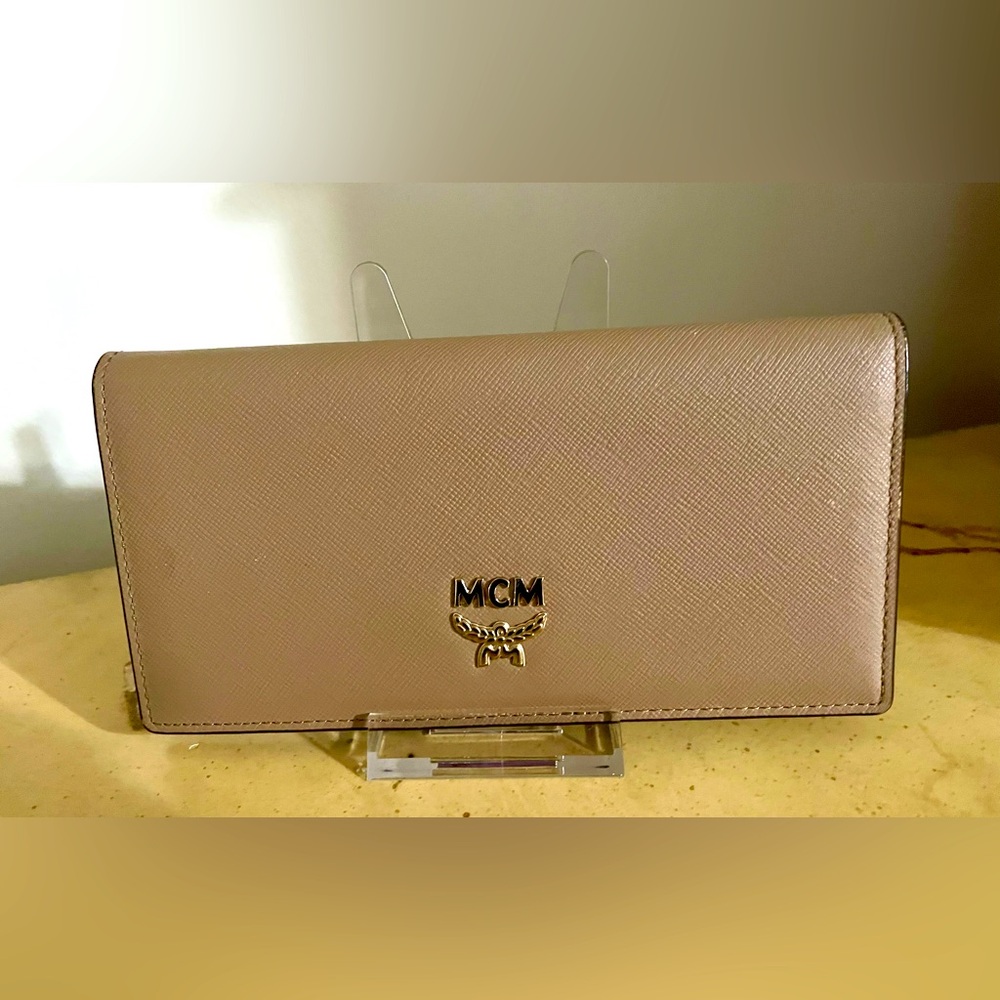 MCM BI FOLD LONG LEATHER WALLET FULL INCLUSION NEVER USED